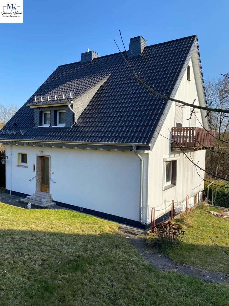 Immobilie in Hohenroda - Einfamilienhaus mit Zukunft: 6 Zimmer für die eigene Familie oder renditestark vermieten an Monteure - Bild 1