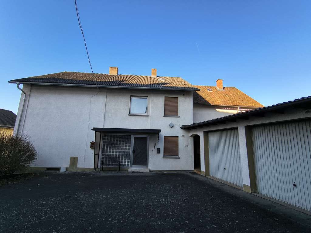 Immobilie in Hüttenberg - Großzügiges Einfamilienhaus mit Garage, Scheune, Nebengebäuden + Garten in Hüttenberg - Bild 2