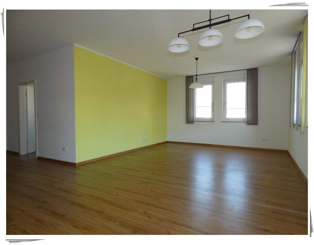 Immobilie in Schopfloch - Topp ausgestattete 3-Zimmer-Eigentumswohnung mit Einbauküche, Balkon und Garage - Bild 4