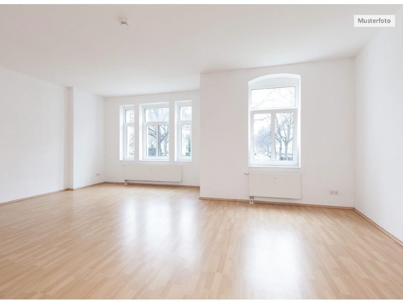 Immobilie in Amberg - Dachgeschosswohnung in 92224 Amberg, Am Kugelfang - Bild 0