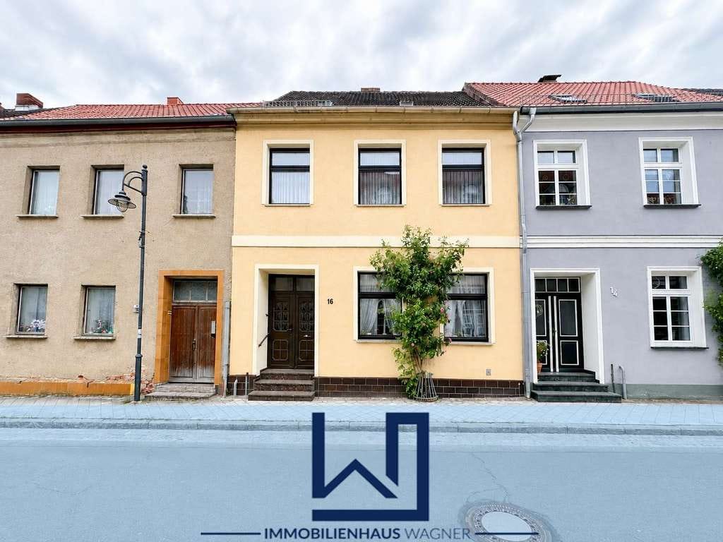Immobilie in Stavenhagen - Reihenmittelhaus mit Gestaltungspotenzial in Zentrumsnähe - Bild 0