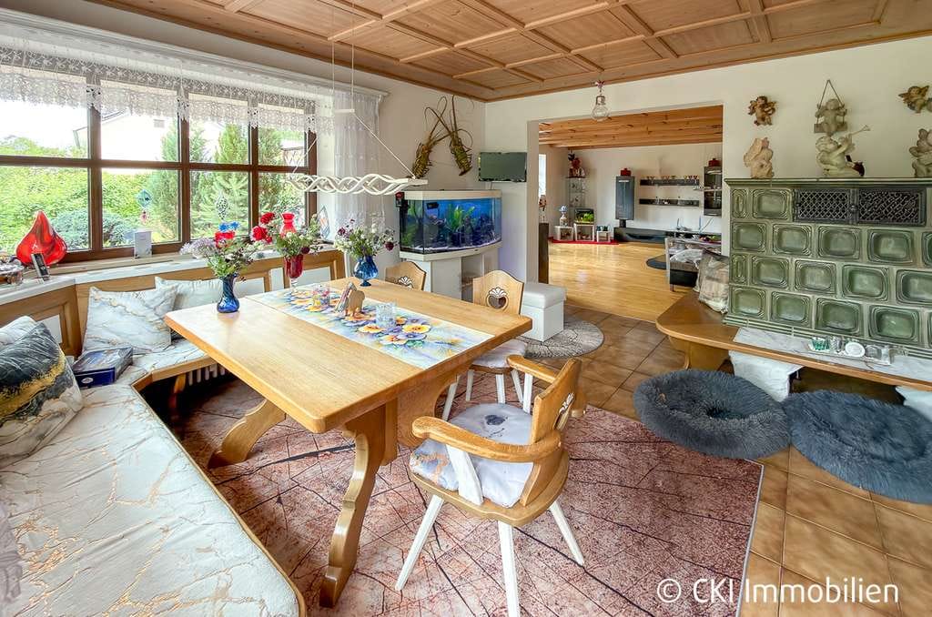 Immobilie in Münsing - Nähe Starnberger See! Wohnhaus mit 2 vermieteten Wohneinheiten auf großem, sonnigen Grundstück - Bild 4