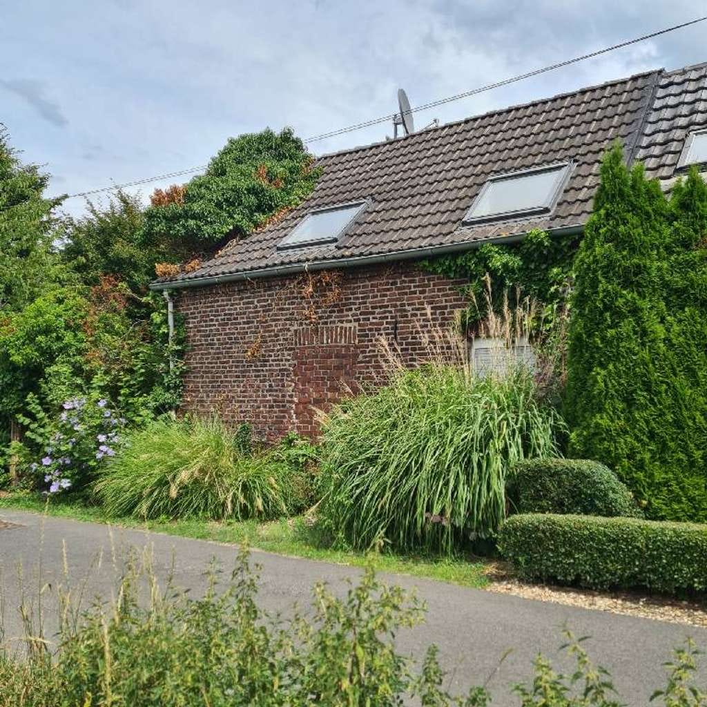 Immobilie in Grefrath - Sanierungsbedürftiges Einfamilienhaus im Grünen von Grefrath - Bild 1