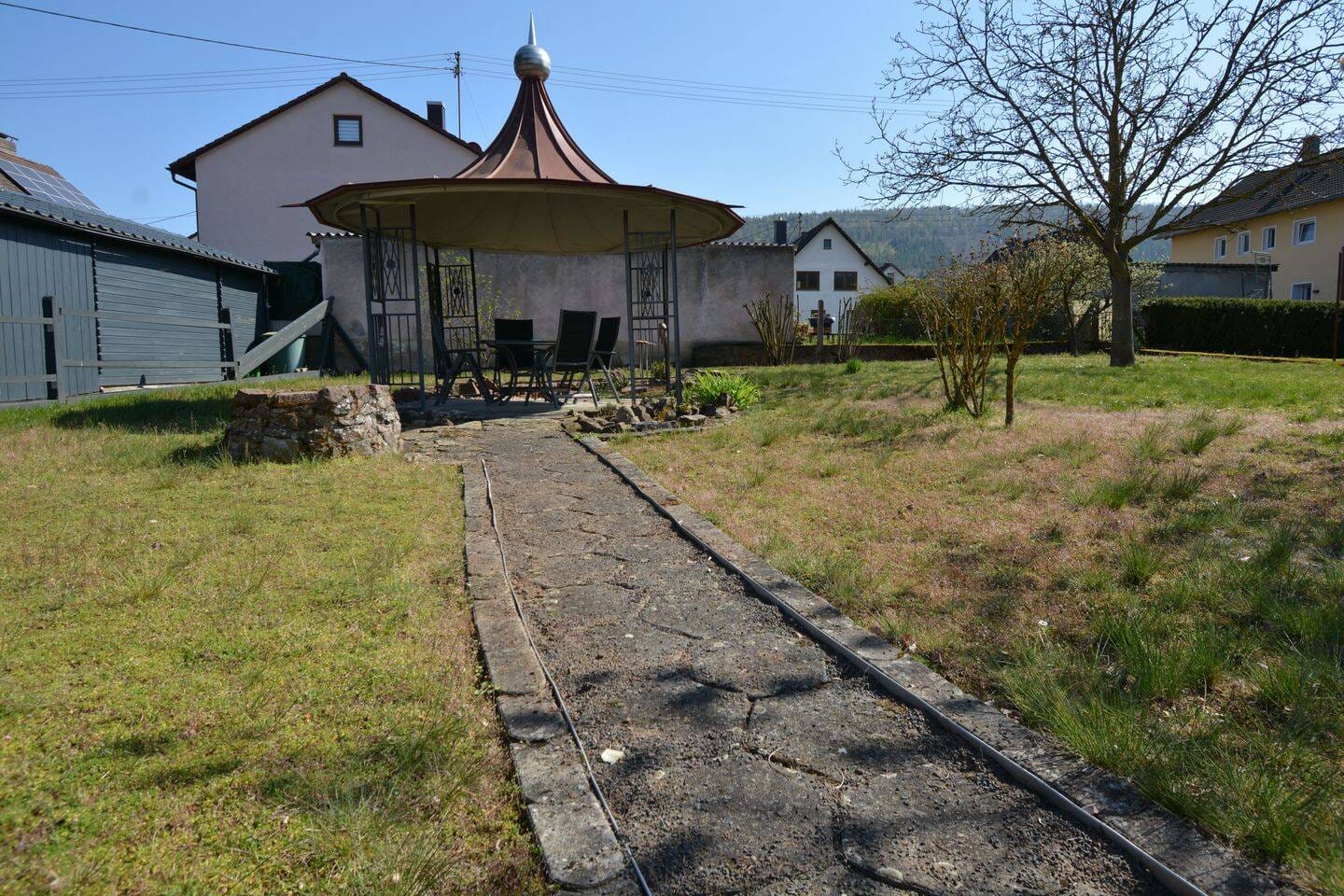Immobilie in Wertheim - Geräumiges Mehrfamilienhaus mit Balkon und Garten in Mondfeld - Bild 2