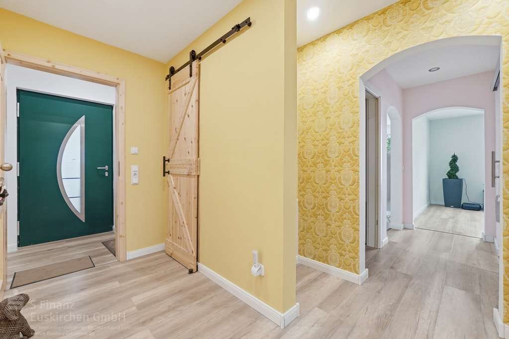 Immobilie in Schleiden - Ein Haus mit inneren Werten – vielseitiges Wohnen in ruhiger Ortsrandlage - Bild 3