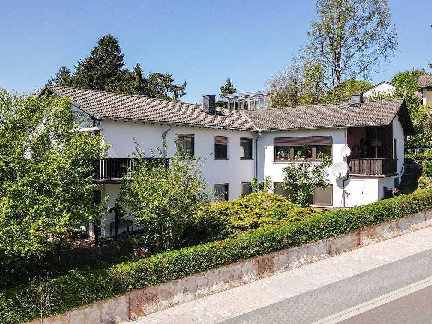 Immobilie in Bad König - Mehr-Familien-Haus mit 4 Wohnungen in Bad König: tolle Lage und vielfältigsten Nutzungsmöglichkeiten - Bild 2