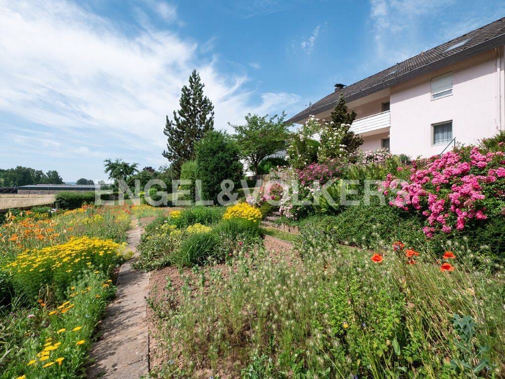 Immobilie in Hammelburg - Exklusive Großzügigkeit in Hammelburg: Repräsentatives Haus mit ca. 329 m², 6 Zimmern, 3 Bädern, 2 Garagenplätzen und privater Garten-Oase mit Potenzi - Bild 1