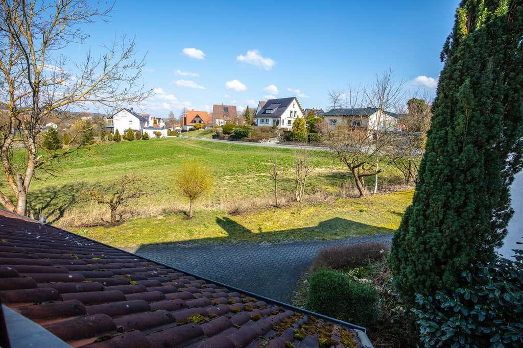 Immobilie in Großheirath - Charmantes Reihenmittelhaus mit Wintergarten, Balkon & Garten in ruhiger Lage von Großheirath - Bild 2