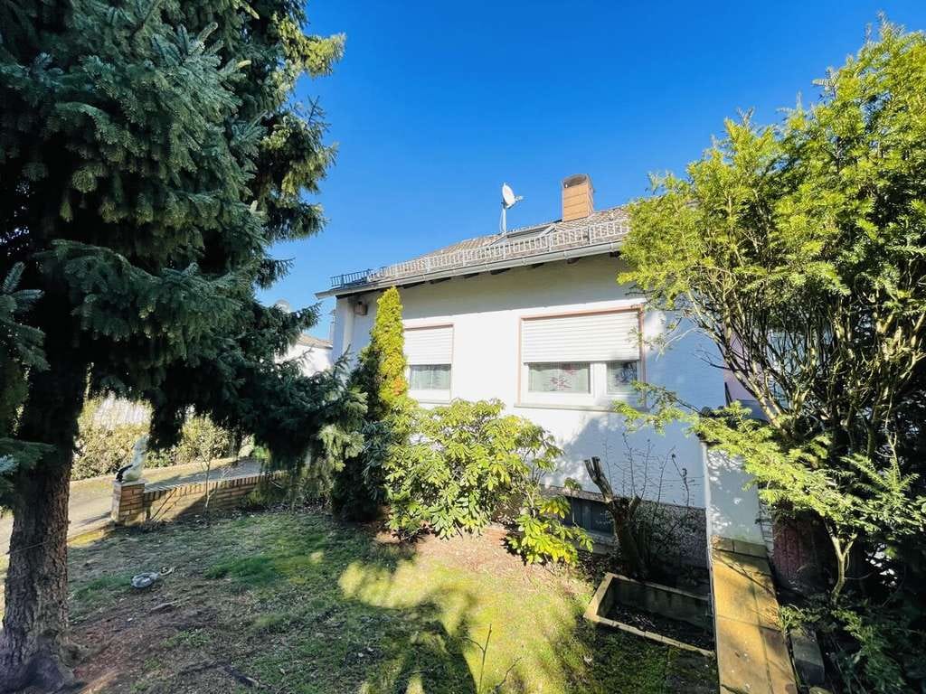 Immobilie in Raunheim - Zweifamilienhaus gelegen an der Kleingartenanlage in Raunheim - mit Erbpacht - Bild 0