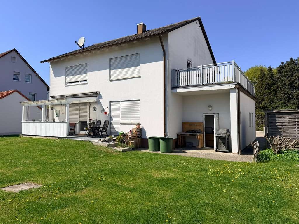 Immobilie in Rain - Sehr gepflegtes Wohnhaus mit Einzelgarage und Garten auf ca.680 m² GF in 86641 Rain! - Bild 0