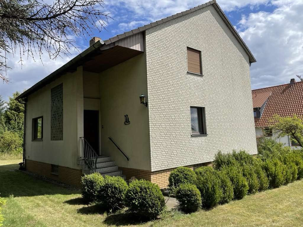 Immobilie in Dahlum - 7-Zimmer Einfamilienhaus mit Garage auf großem Gundstück in Dahlum - Bild 0