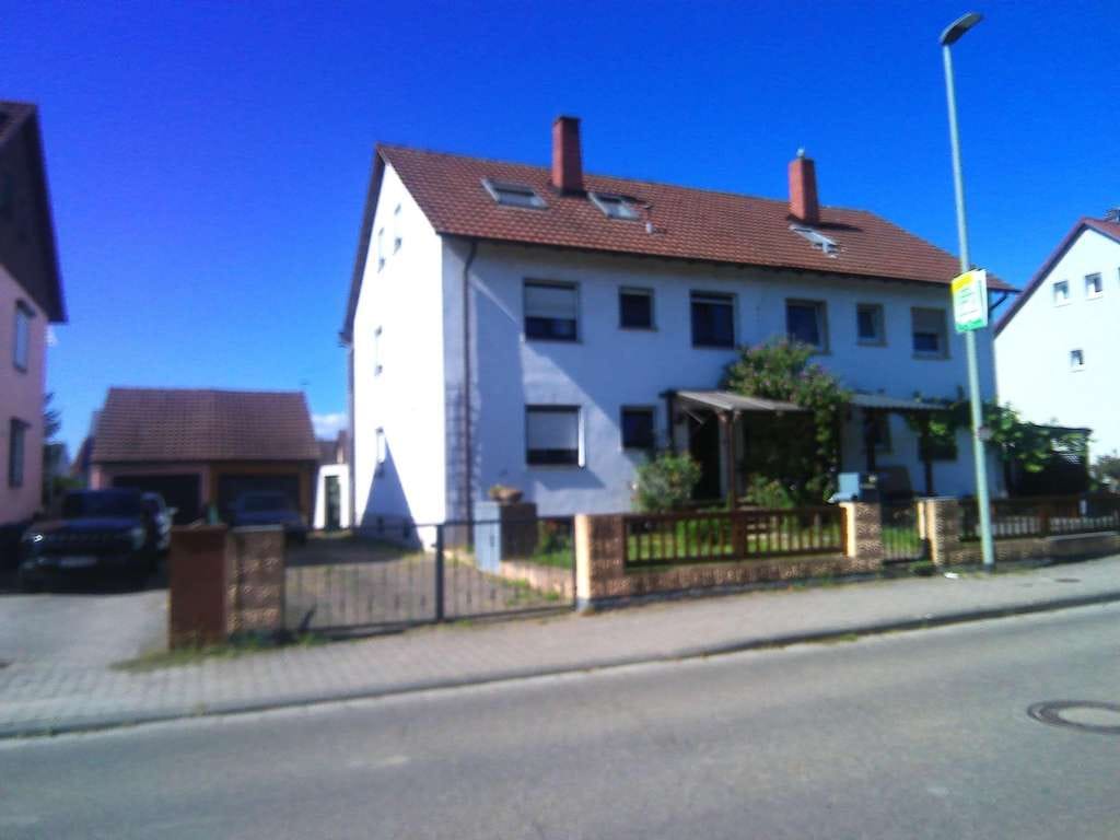 Immobilie in Mutterstadt - 2 Familienhaus mit großen Grundstück Option für weiteren Neubau - Bild 0