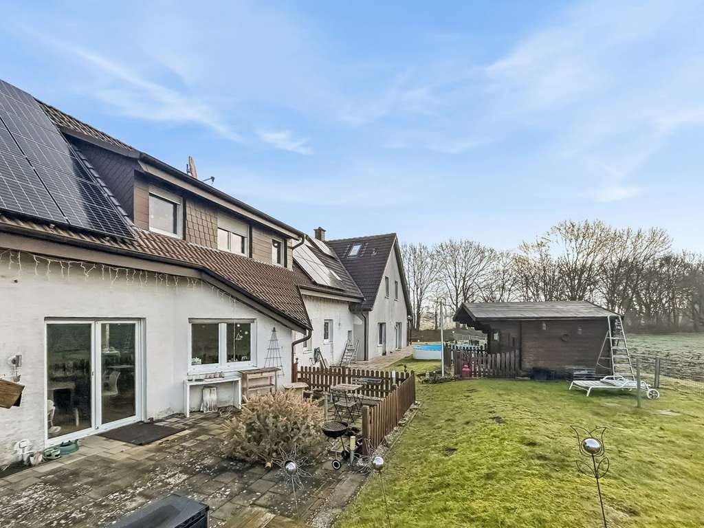 Immobilie in Lotte - Charmantes Zweifamilienhaus in Lotte bei Osnabrück mit toller Raumaufteilung - Bild 1