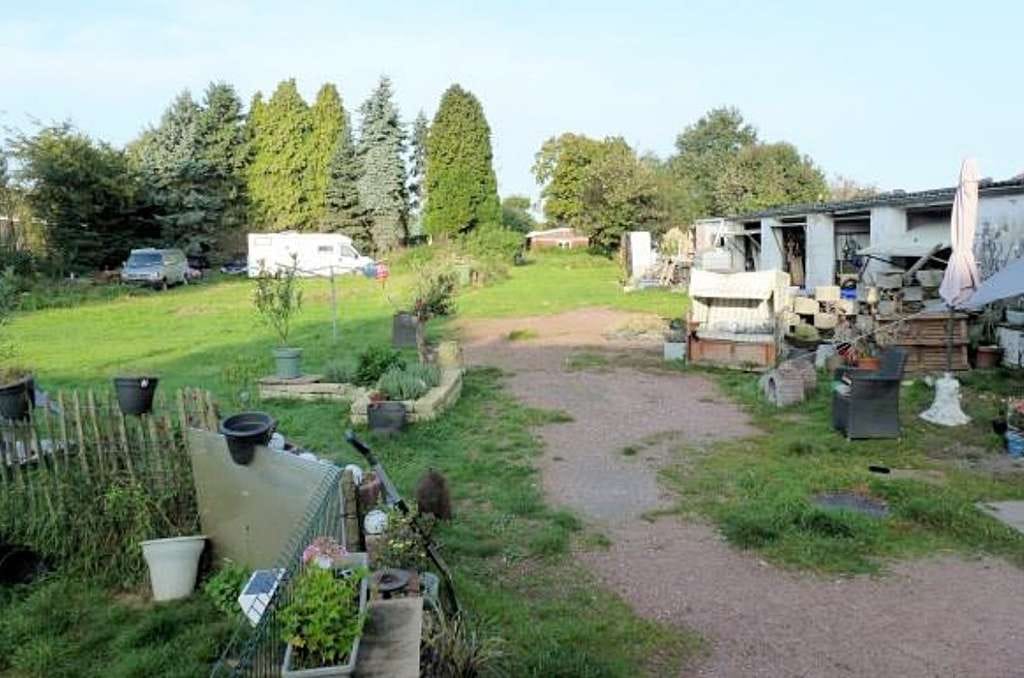 Immobilie in Nettetal - PROVISIONSFREI für Erwerber (Zwangsversteigerung): Haus mit 3 Wohnungen, 4 Garagen und potenziellem - Bild 1