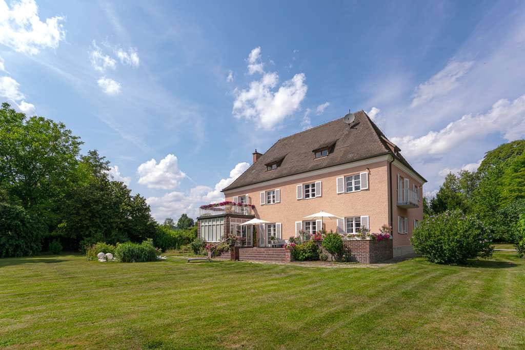 Immobilie in Volkenschwand - Herrschaftlich wohnen: Stilvoll modernisierte Villa mit großem Parkgrundstück - Bild 0