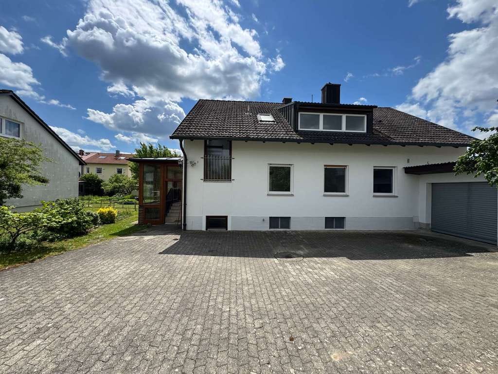 Immobilie in Erdweg - Ein Zuhause mit Freiraum: Zweifamilienhaus auf traumhaft großem Gartengrundstück! - Bild 1