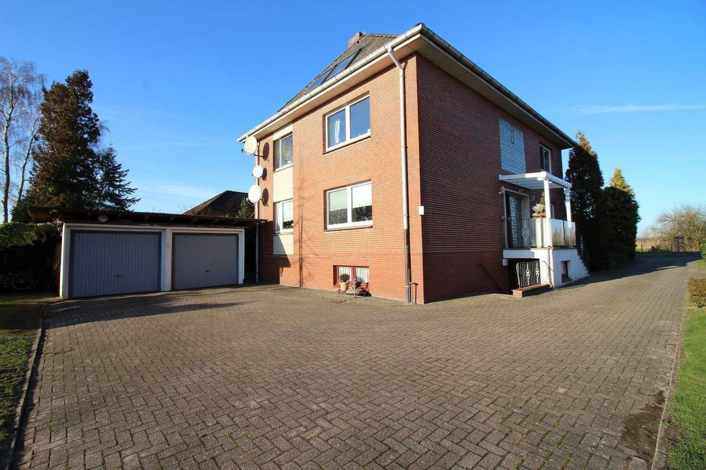 Immobilie in Hollern-Twielenfleth - Seltene Investment- & Projektgelegenheit: Großzügiges Entwicklungsgrundstück (ca 1.600 m²) mit 3 Wohneinheiten und ca. 730 m² Bauland im Alten Land! - Bild 1