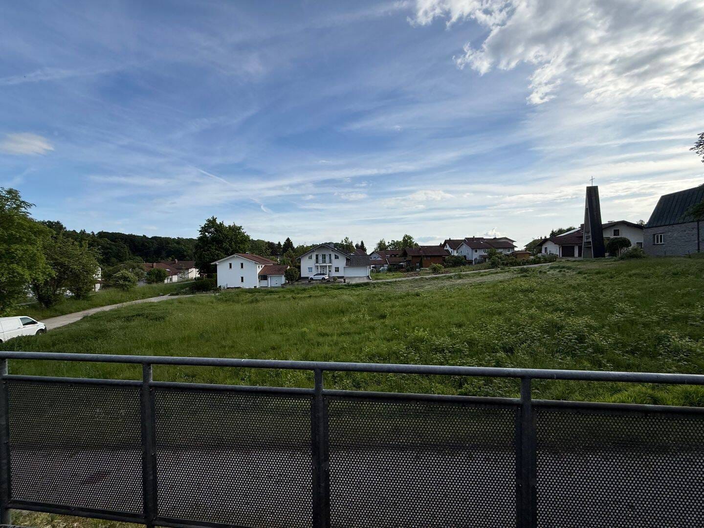 Immobilie in Metten - Kapitalanlage mit Weitblick: Gepflegte Wohnung mit großer Terrasse und Tiefgaragenstellplatz - Bild 0
