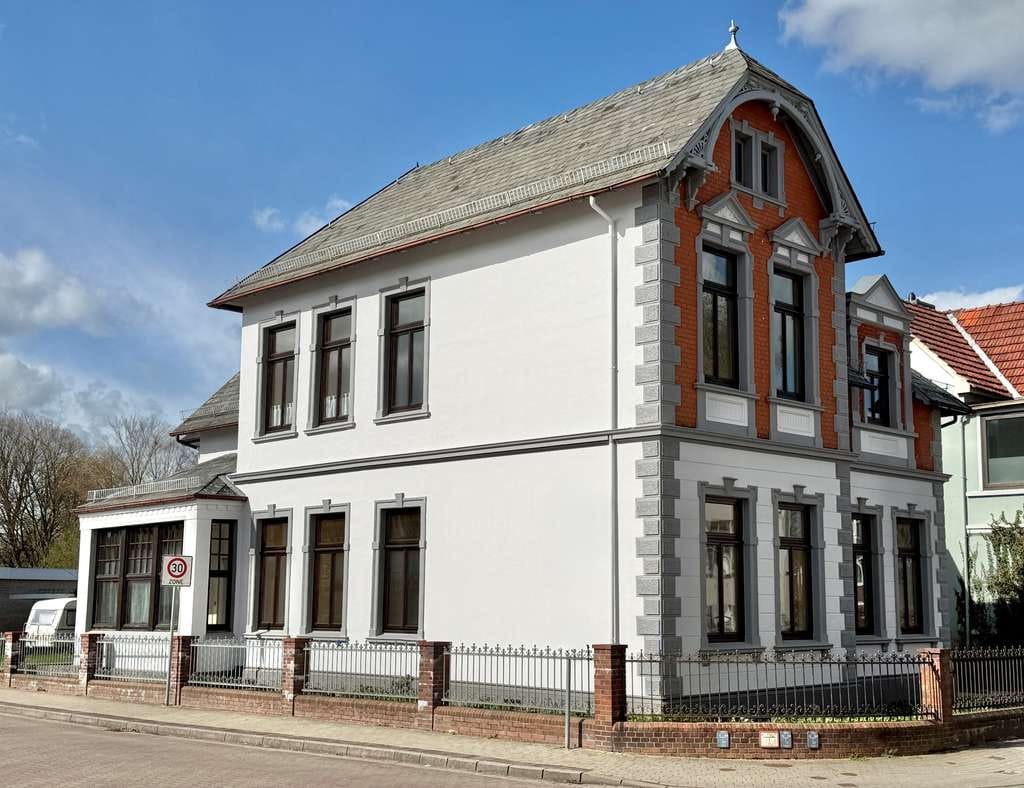 Immobilie in Brake - Ein Zuhause mit Geschichte – Einzigartiges Baudenkmal im Herzen von Brake - Bild 2