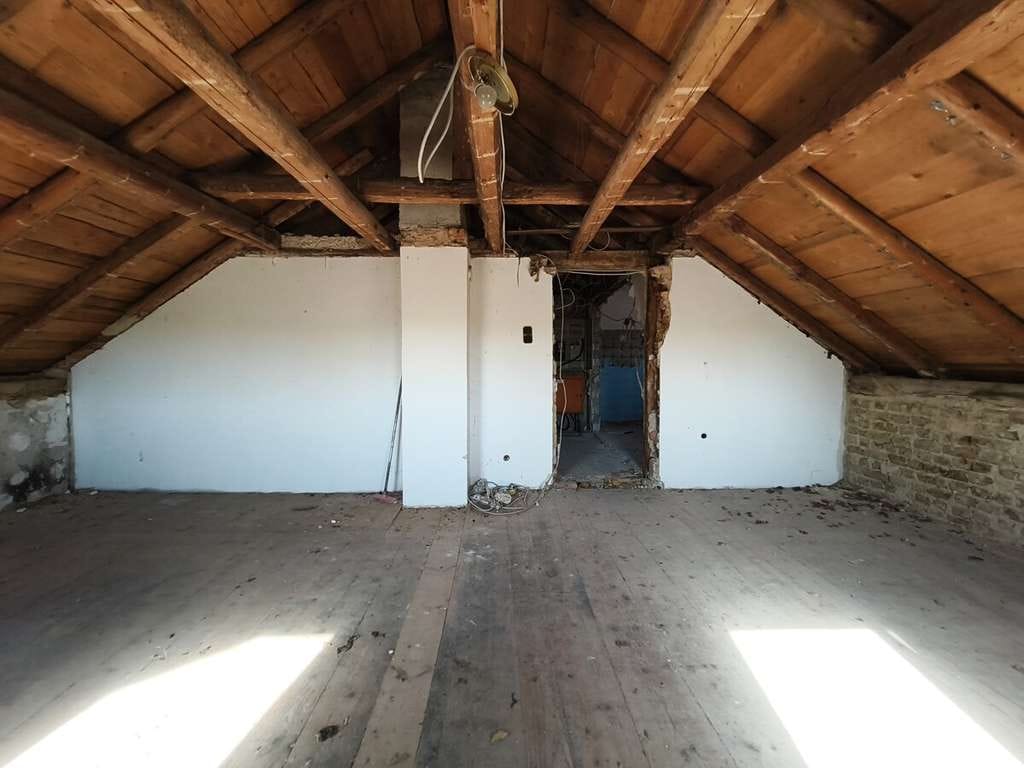 Immobilie in Metten - Umbau-Projekt in herrlicher Ortsrandlage bei Deggendorf/Berg mit ca. 1.270 m2 Grundstück - Bild 2
