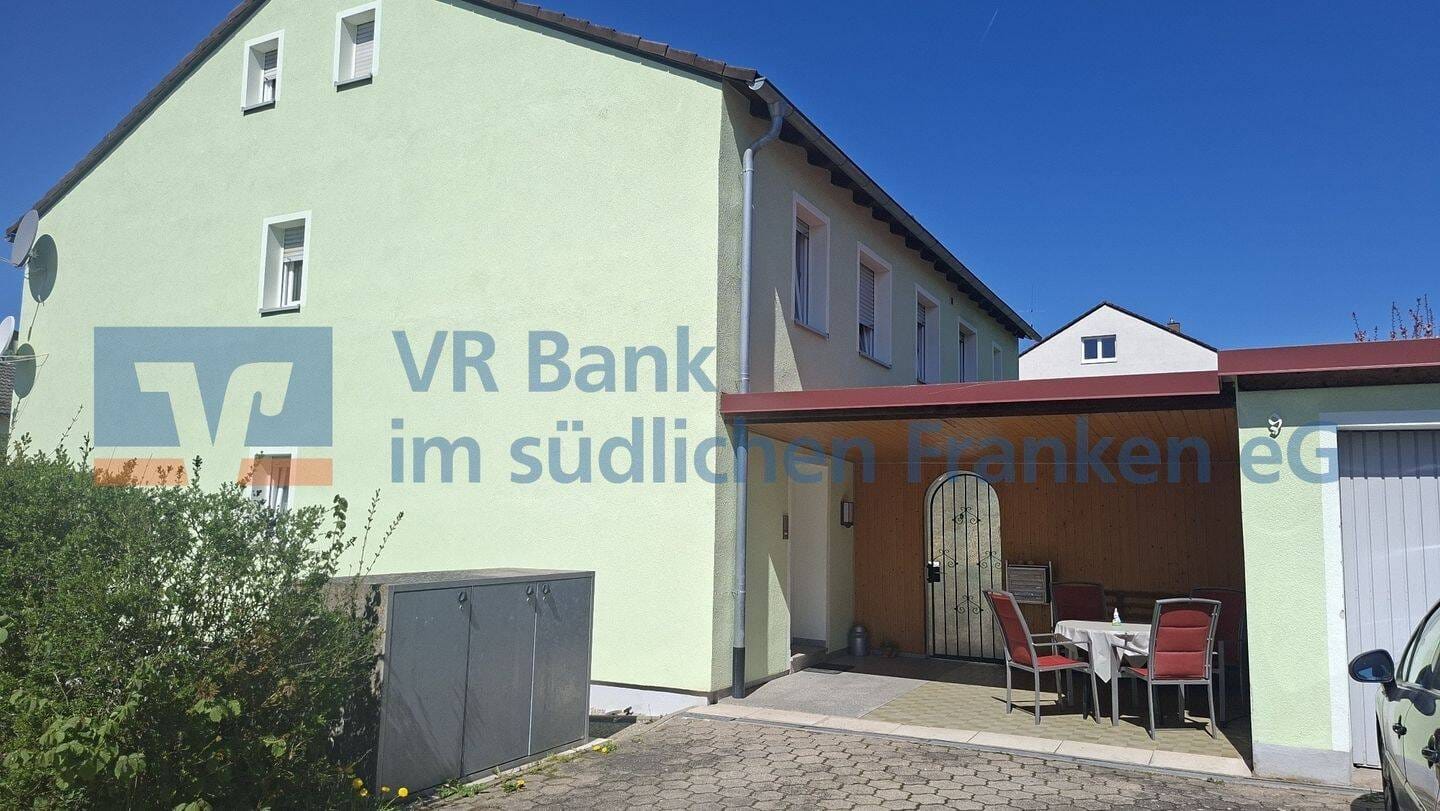 Immobilie in Feuchtwangen - Stabile Einnahmen trifft Werterhalt - modernisiertes 3-Familienhaus - Bild 1