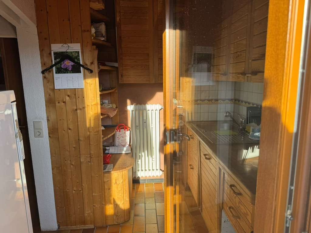 Immobilie in Bad Liebenzell - Charmante 2-Zimmer-Wohnung mit Südbalkon in idyllischer Höhenlage – Bad Liebenzell Unterlengenhardt - Bild 2
