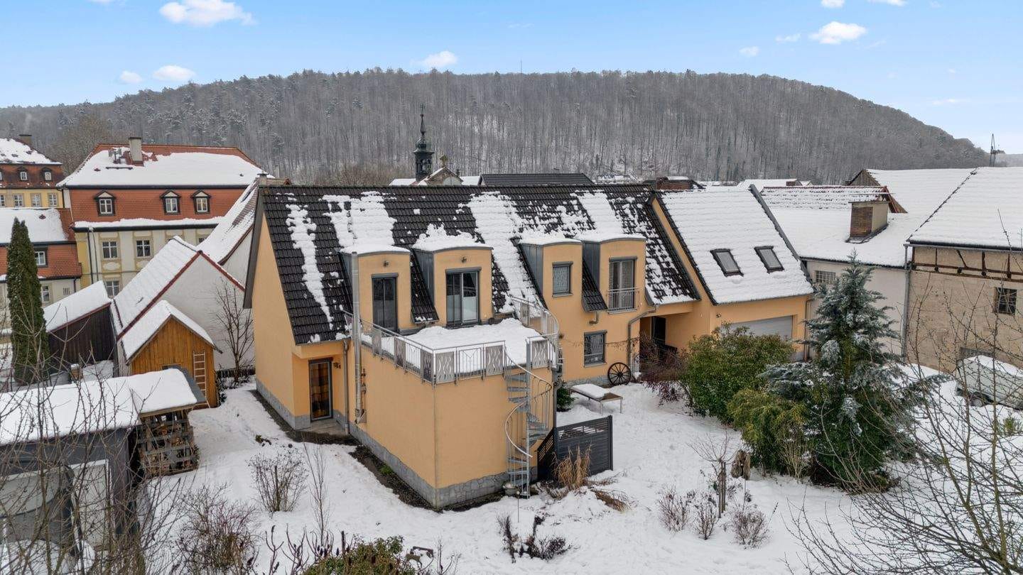 Immobilie in Ebelsbach - Exklusives Einfamilienhaus! Stilvolles Anwesen in ruhiger Lage mit großem Grundstück - Bild 2