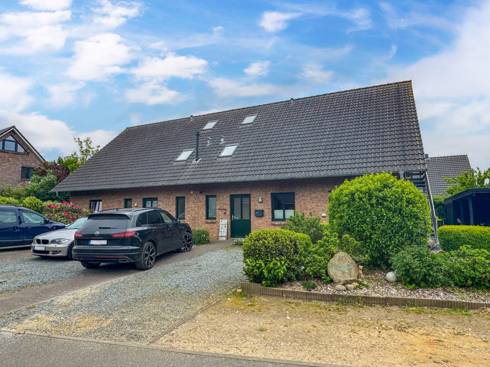 Immobilie in Oldersbek - Eine sinnvolle Investition: großes Doppelhaus mit 4 Wohnungen in guter Lage nahe Husum. - Bild 1