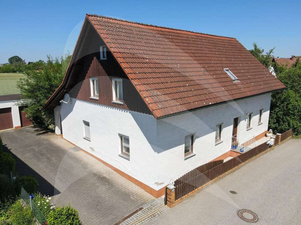 Immobilie in Mallersdorf-Pfaffenberg - Freistehendes Einfamilienhaus mit Entwicklungspotenzial - Bild 0