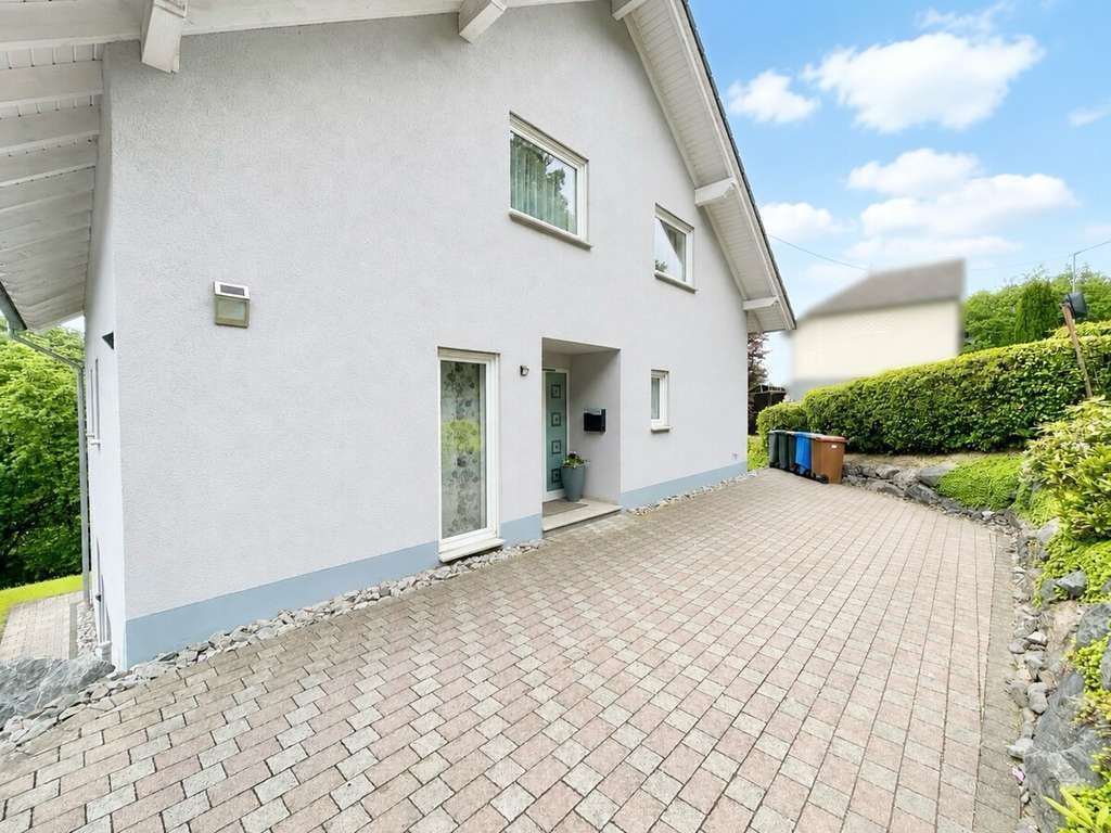 Immobilie in Kirchen (Sieg) - **Neuwertiges Einfamilienhaus mit Einliegerwohnung im begehrten Ortsteil von Kirchen** - Bild 4