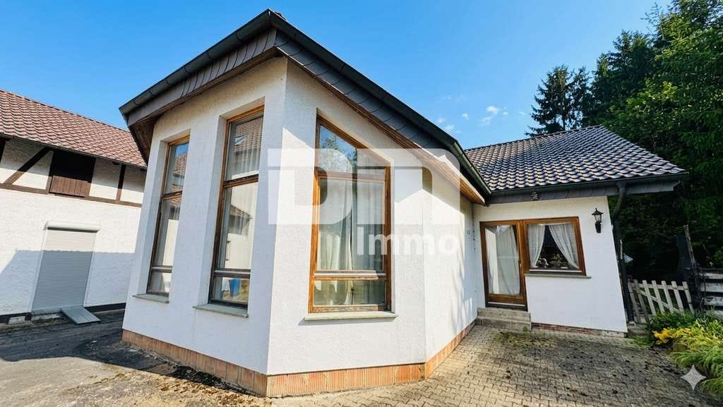 Immobilie in Borken - Altengerechtes Wohnen mit Charme: Großzügiger Bungalow auf großem Grundstück + Nebengebäude - Bild 2