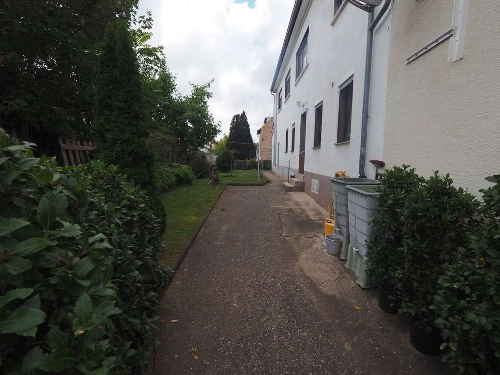 Immobilie in Zweibrücken - GROSSZÜGIGES ZWEIFAMILIENHAUS MIT 2 GARAGEN IN NIEDERAUERBACH - Bild 1