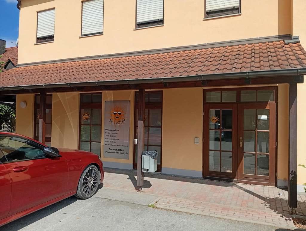 Immobilie in Au in der Hallertau - Großzügige Erdgeschosswohnung mit Entwicklungspotenzial und genehmigter Nutzungsänderung - Bild 1