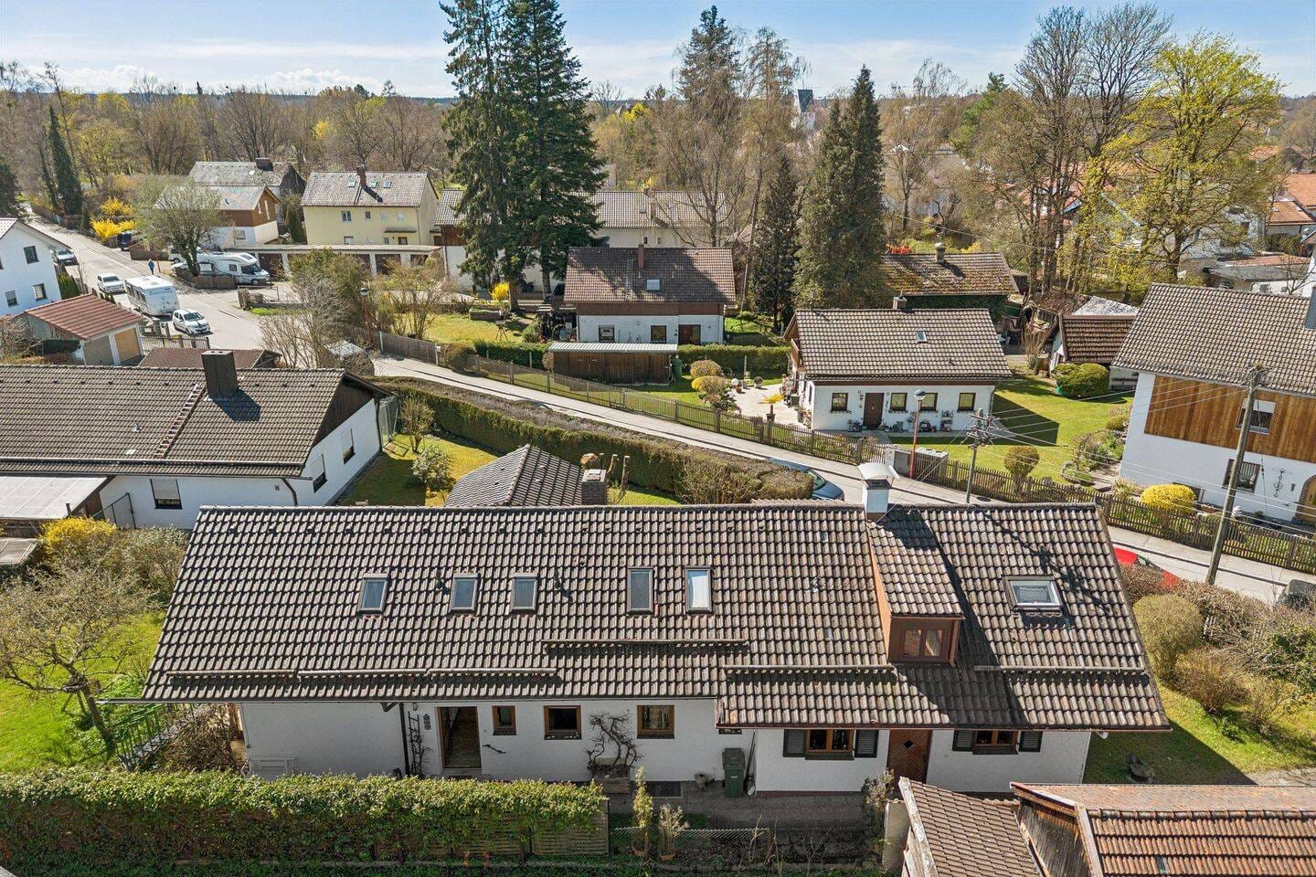 Immobilie in Oberhaching - Individuelles Mehrfamilienhaus mit vielfältiger Nutzungsmöglichkeit - Bild 1