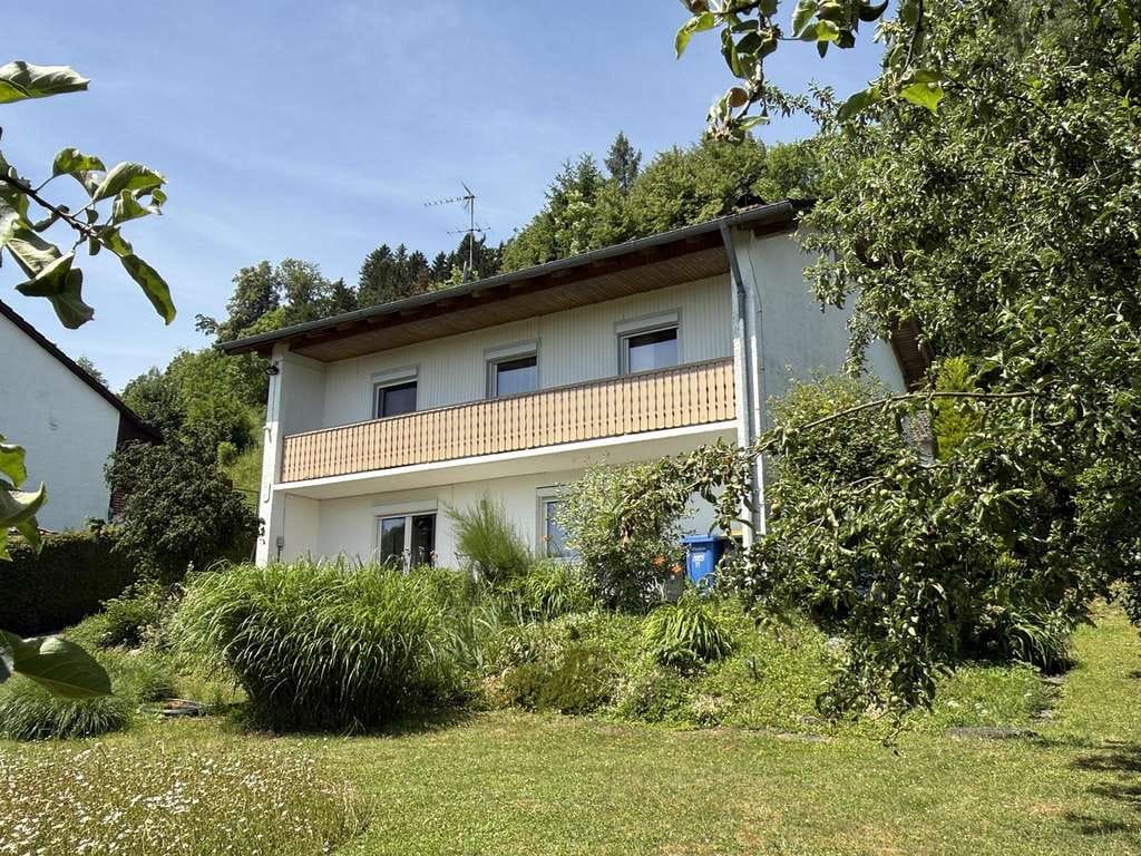 Immobilie in Simbach - Einfamilienhaus mit Nebengebäude, großem Garten und viel Potenzial in sonniger Randlage von Simbach - Bild 1