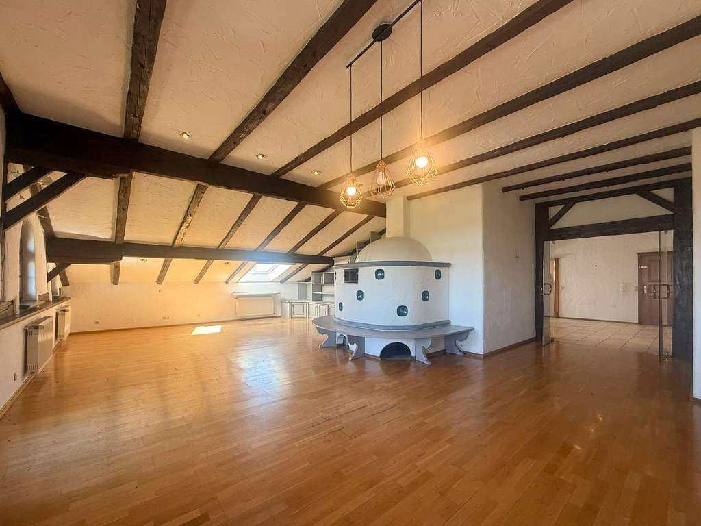 Immobilie in Eggstätt - Vielseitige Dachgeschosswohnung mit liebevollen Details eines historischen Bauernhauses - Bild 0