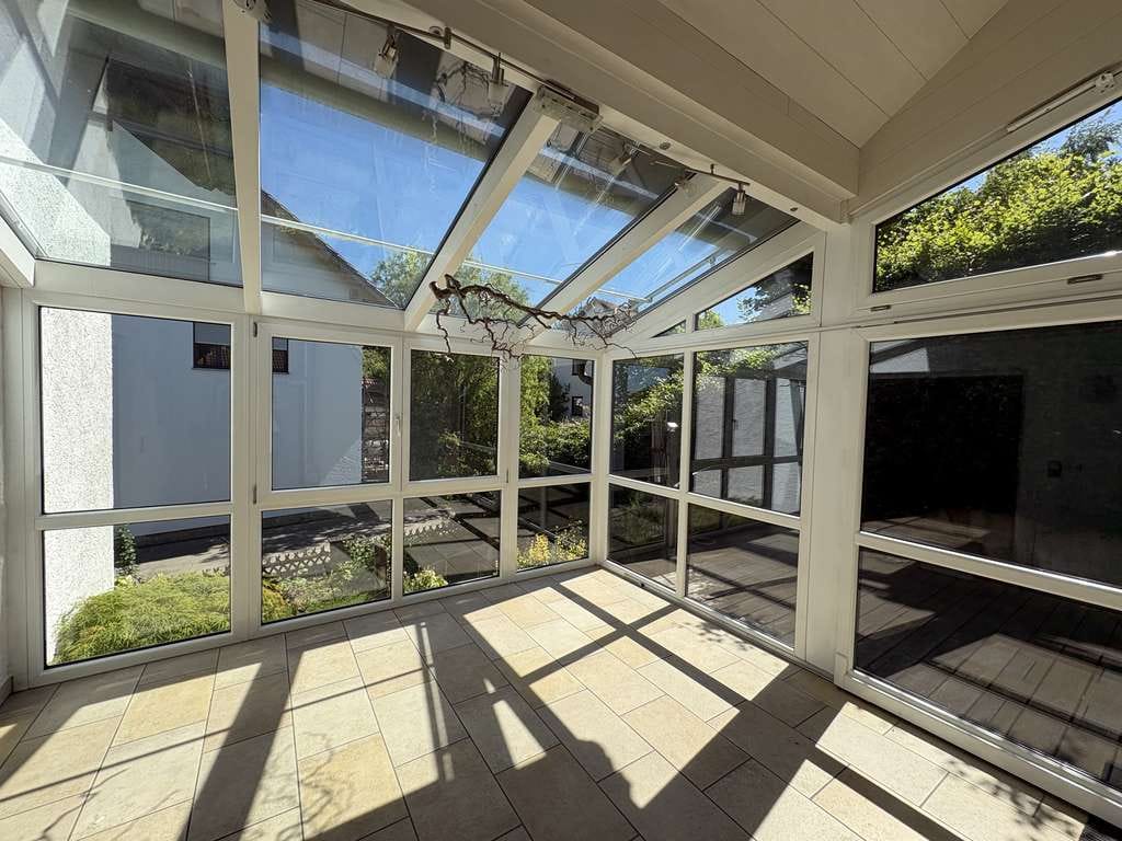 Immobilie in Dorfen - Einfamilienhaus mit großem Garten , Garage und Wintergarten in Dorfen - Bild 3