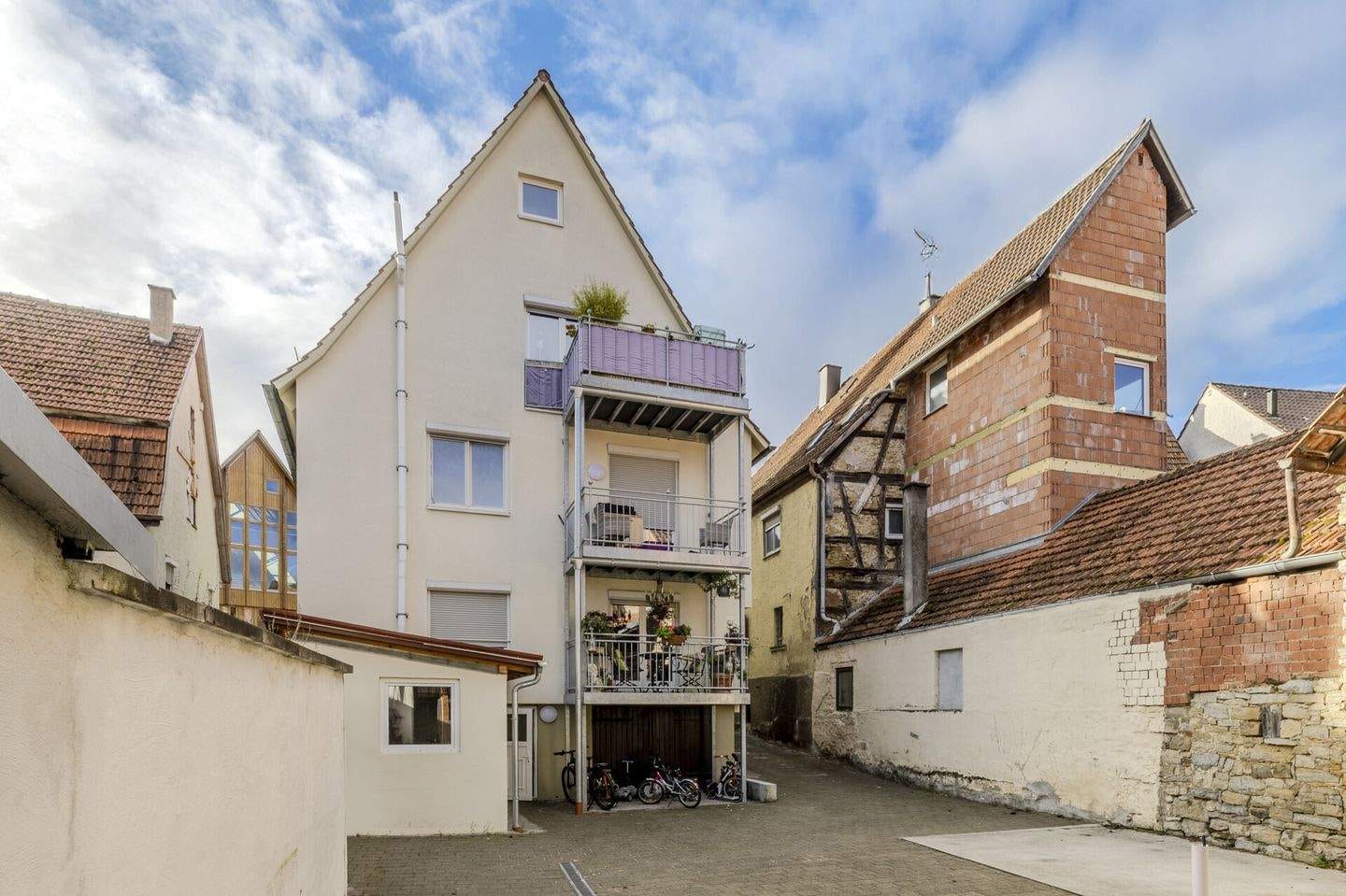 Immobilie in Ingersheim - Modernisiertes 5-Familienhaus mit großer Scheune - Bild 1