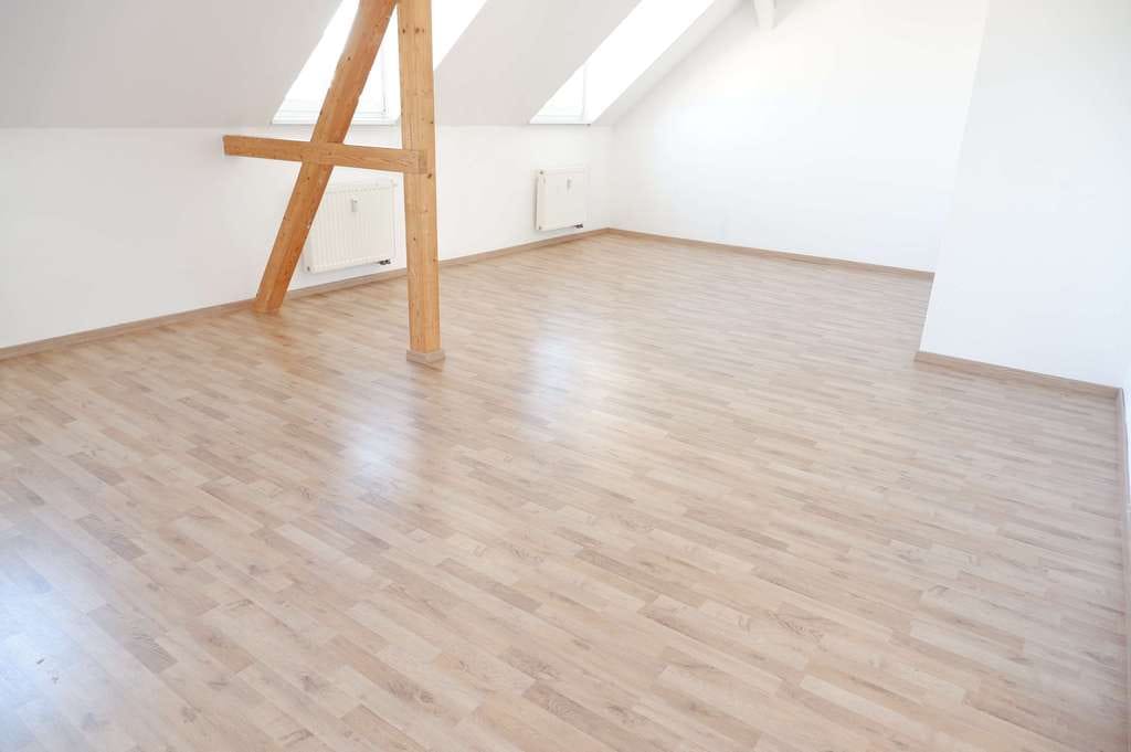 Immobilie in Chemnitz - TOP Whg. im Dachgeschoss = 3.OG / Laminat / inkl. EBK ! PROVISIONSFREI ! - Bild 0