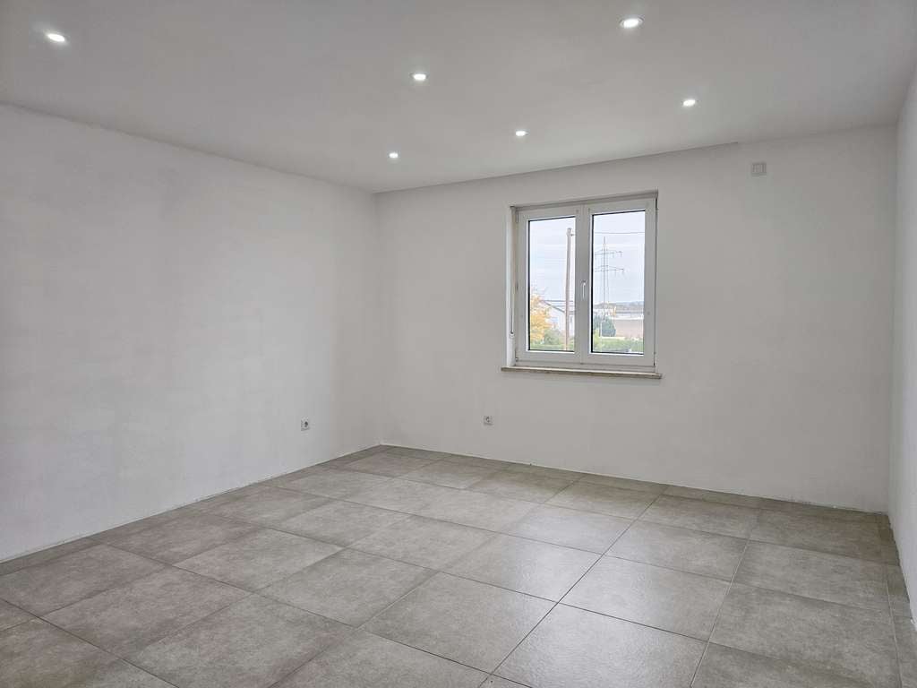 Immobilie in Lenting - Eure neue kernsanierte 3-Zimmerwohnung + Ausbaupotenzial im Dachgeschoss in Lenting - Bild 2