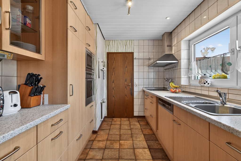 Immobilie in Philippsburg - Großzügiges Einfamilienhaus mit viel Gestaltungspotenzial - Bild 3