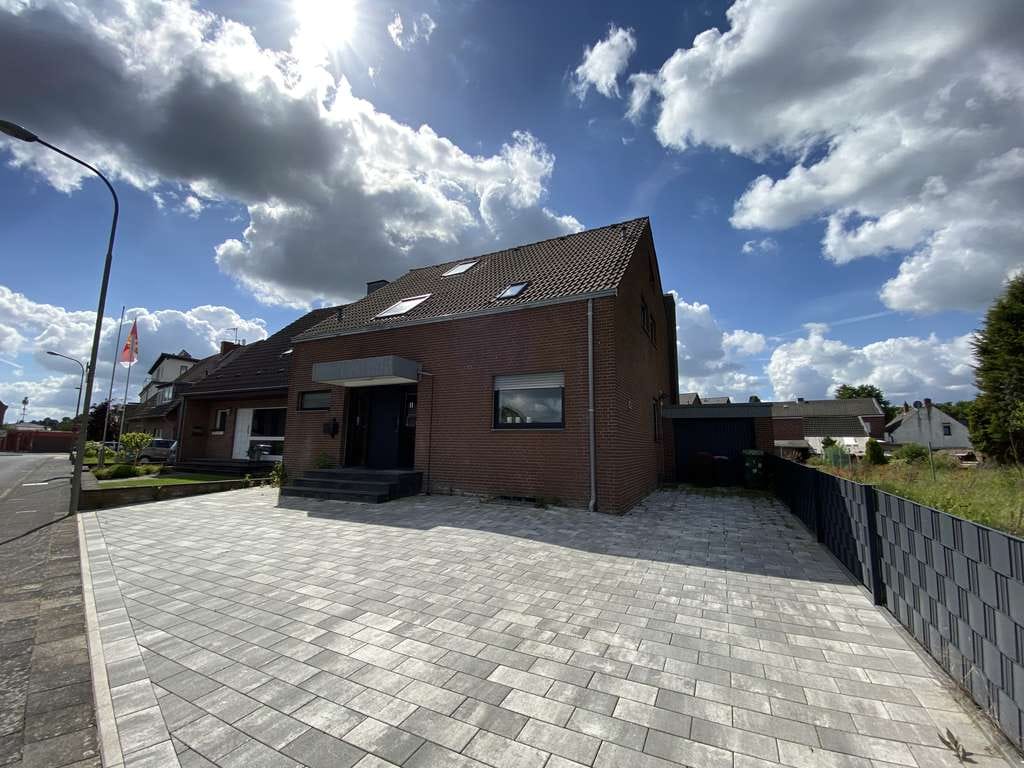 Immobilie in Dormagen - Doppelhaushälfte mit Garage und Pkw-Stellplatz in Dormagen - Bild 1