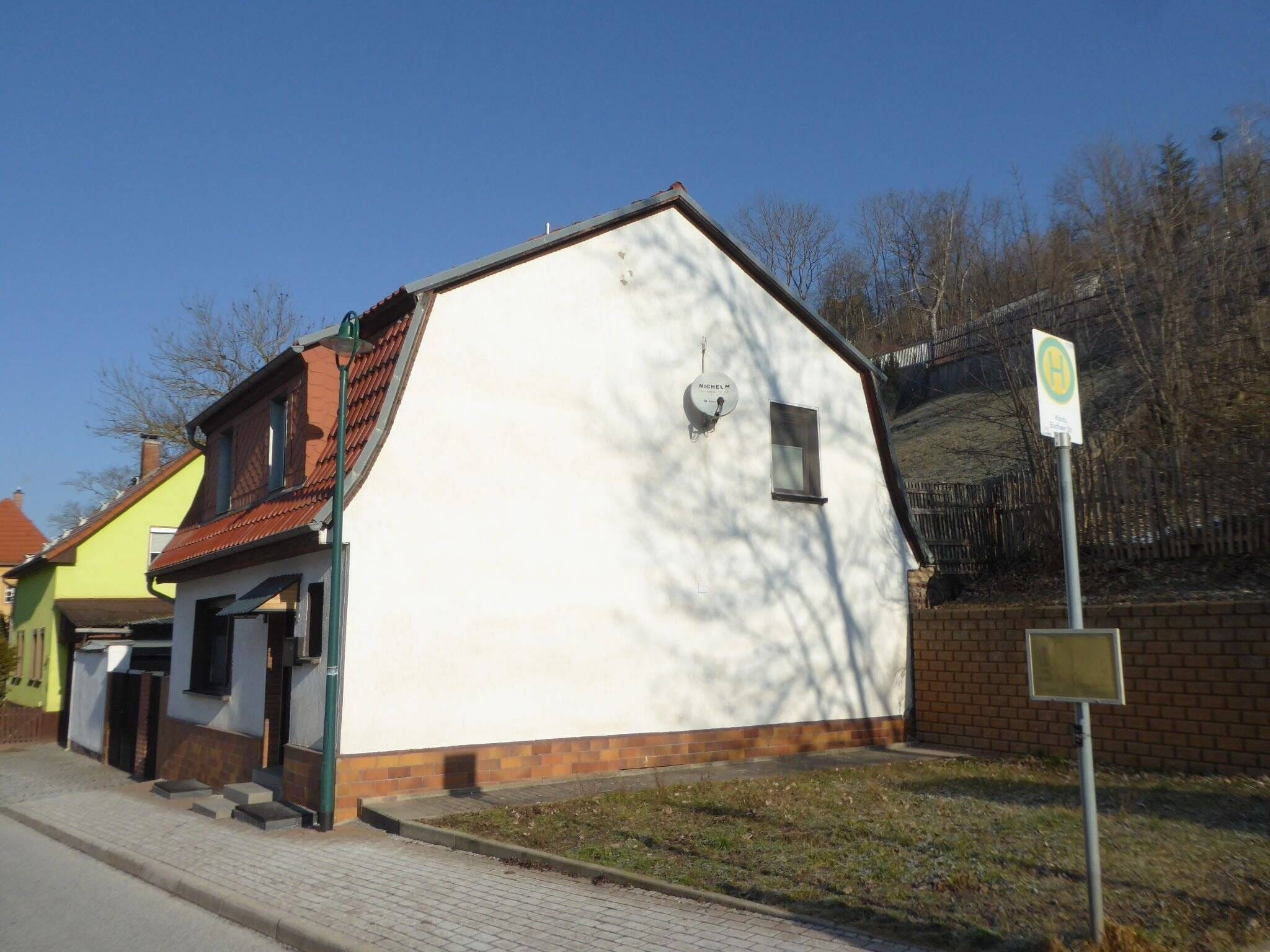 Immobilie in Unterwellenborn - Kleines, gepflegtes Einfamilienhaus mit Nebengelass in Könitz zu verkaufen - Bild 2