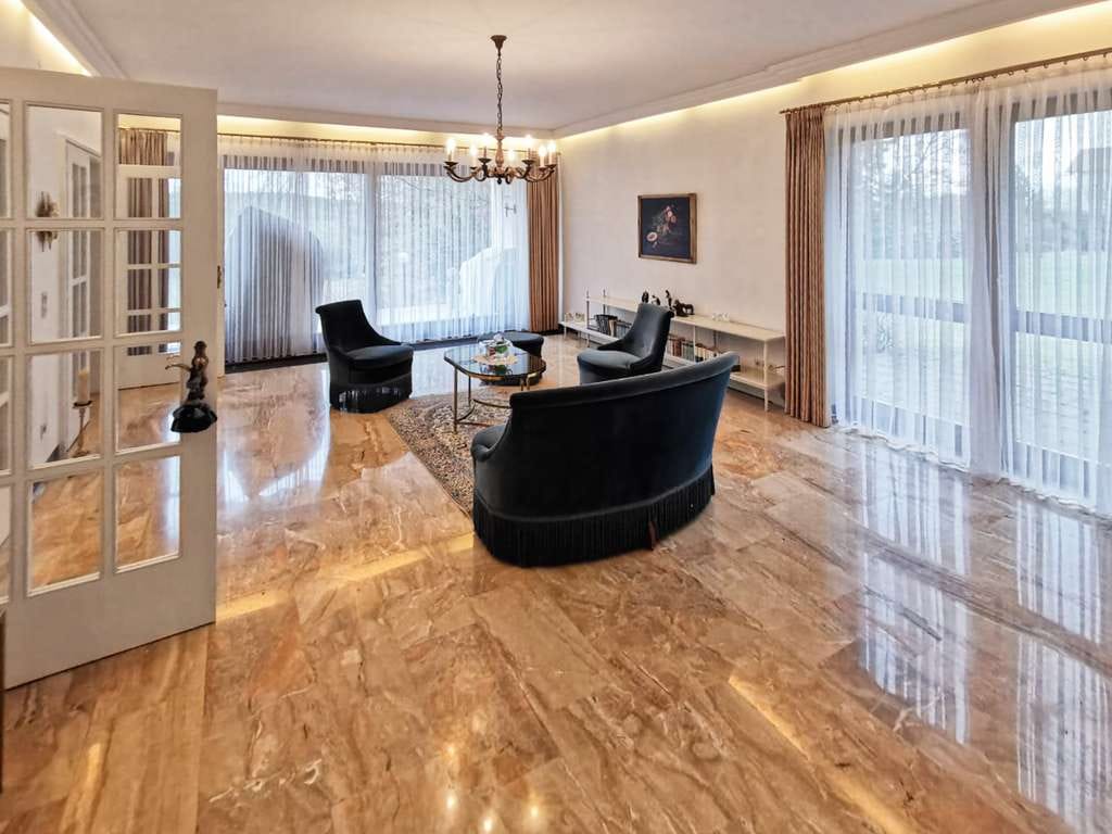 Immobilie in Petersdorf - Großzügiges Einfamilienhaus mit 400m² Wfl. *PROVISIONSFREI* - Bild 2