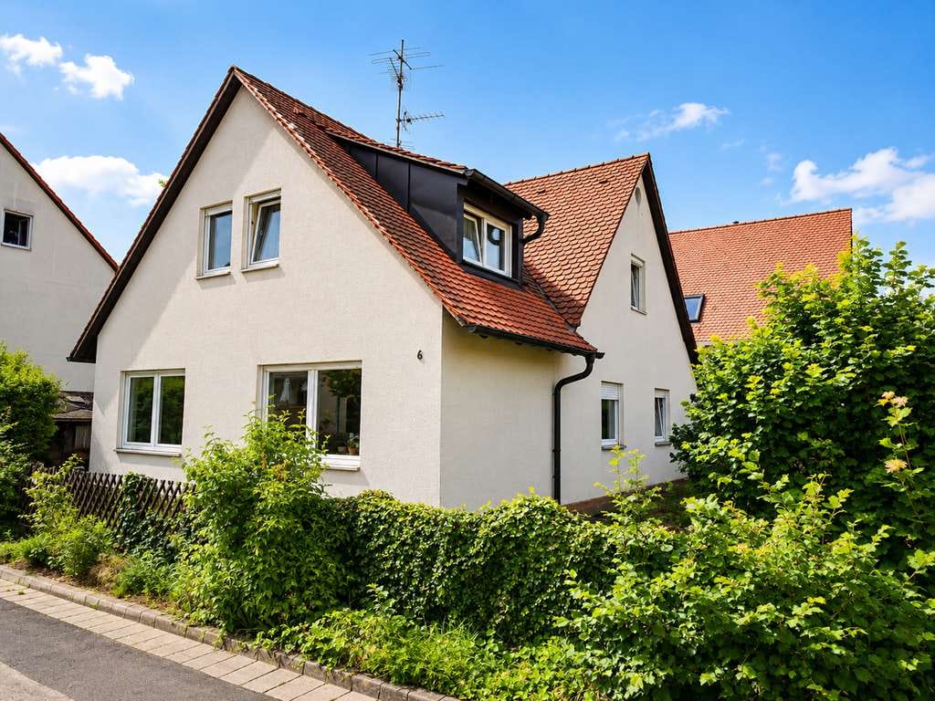 Immobilie in Wendelstein - Einfamilienhaus mit Potenzial auf schönem Grundstück in Wendelstein-Röthenbach bei St. Wolfgang - Bild 3