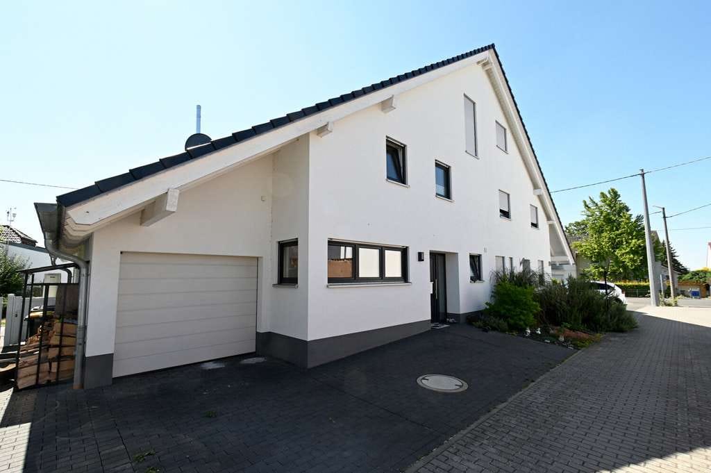 Immobilie in Lörzweiler - Gepflegtes KFW 70 Haus/DHH mit Garage, Garten und Sauna in Lörzweiler zu verkaufen! - Bild 2