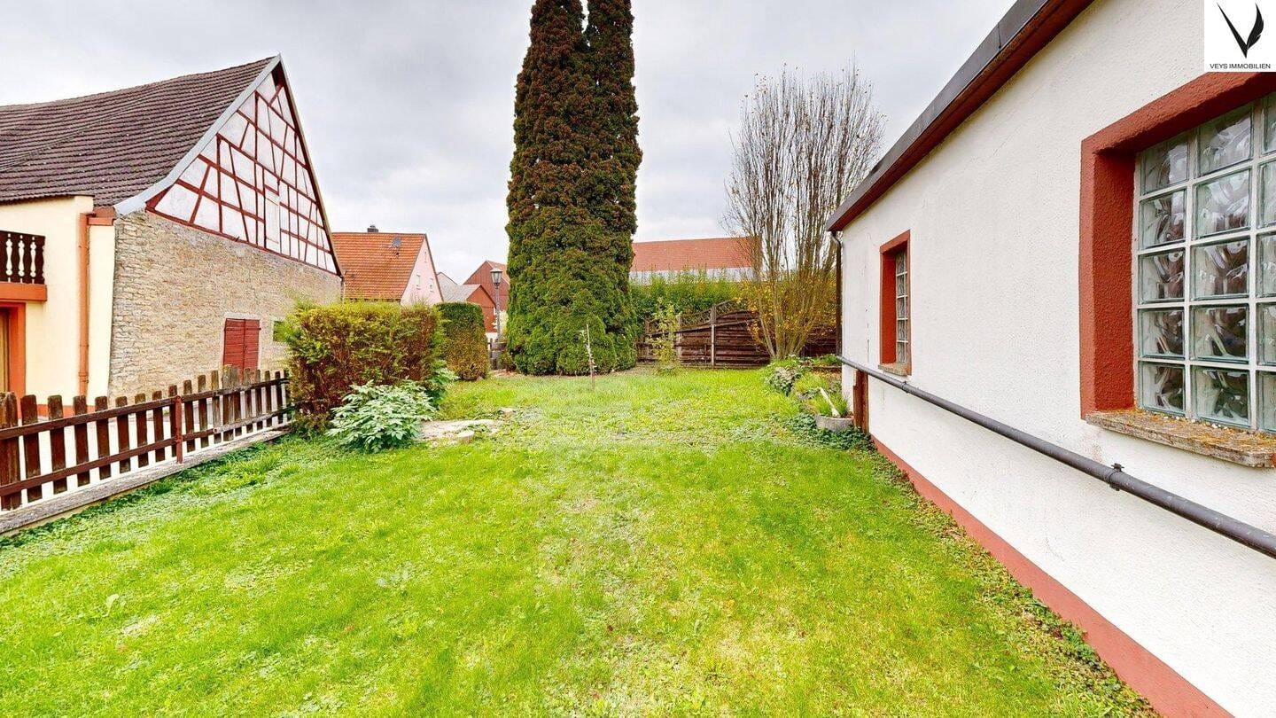 Immobilie in Großrinderfeld - Mehrfamileinhaus mit vielseitiger Nutzungsmöglichkeit - 3 Wohnungen - Bild 1