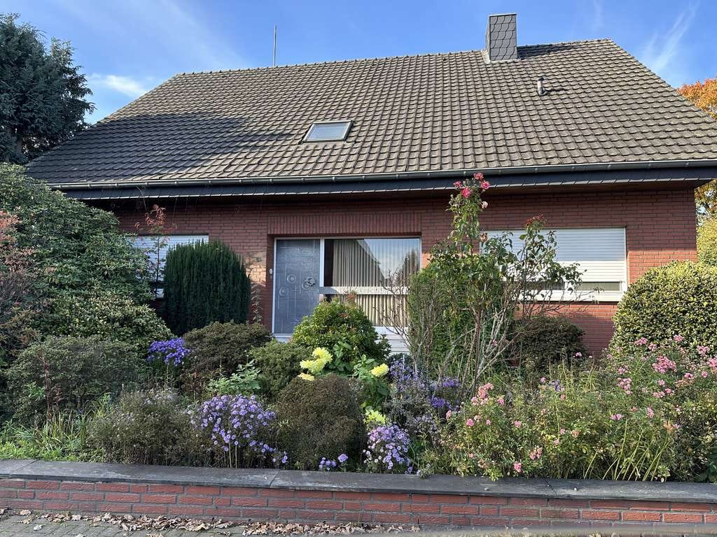 Immobilie in Gronau - Sehr geräumiges Einfamilienhaus mit Einliegerwohnung, Vollkeller & Garage in guter Wohnlage von Epe - Bild 0