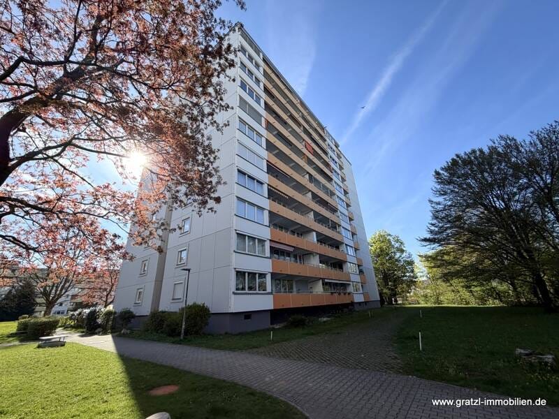 Immobilie in Unterhaching - 2-Zimmer-Wohnung mit Potenzial im ersten Obergeschoss mit Balkon und Tiefgaragenstellplatz - Bild 0