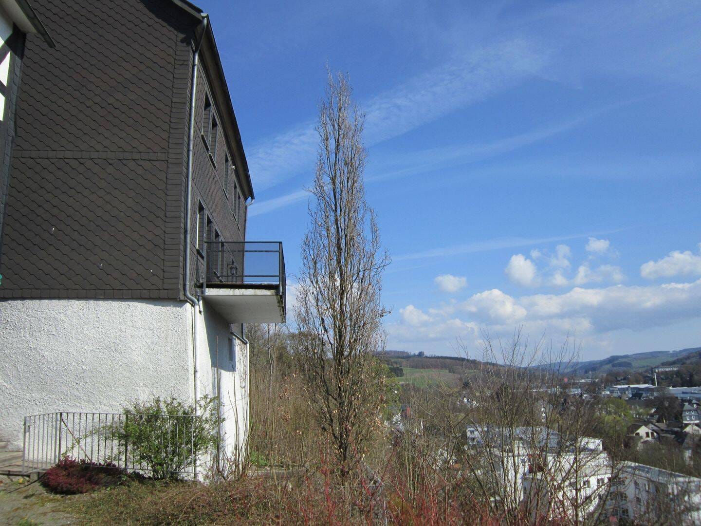 Immobilie in Bad Berleburg - Einfamilienhaus in der Altstadt von Bad Berleburg mit Blick über die Stadt und direktem Blick auf das Schloß - Bild 4